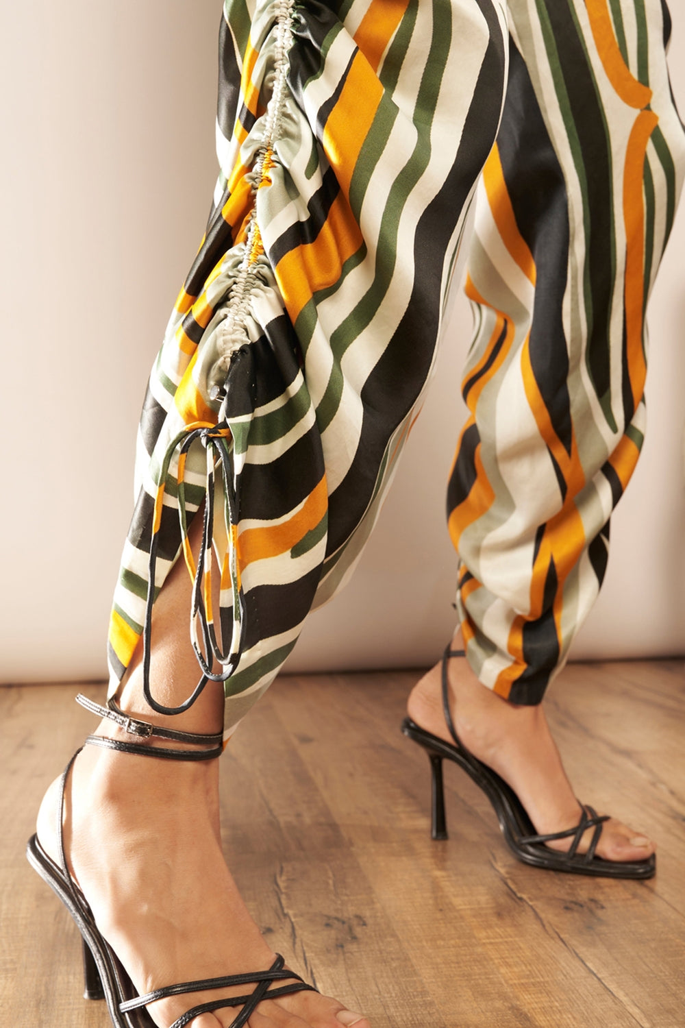 Satin printed pants.